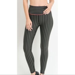 Mono b Size M Leggings Highwaist Full Length Control Tummy Black pinstripes